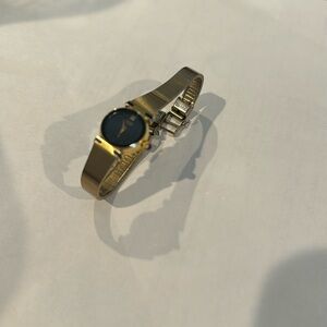 Citizen Quartz ladies watch. Okay condition. Some scratches.